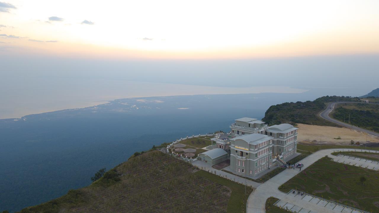 Le Bokor Palace Kampot Exterior photo